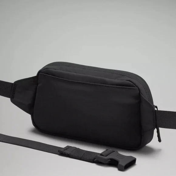 Lululemon Black Mini Belt Bag Crossbody Bag Sling Bag Nwt - Picture 4 of 8